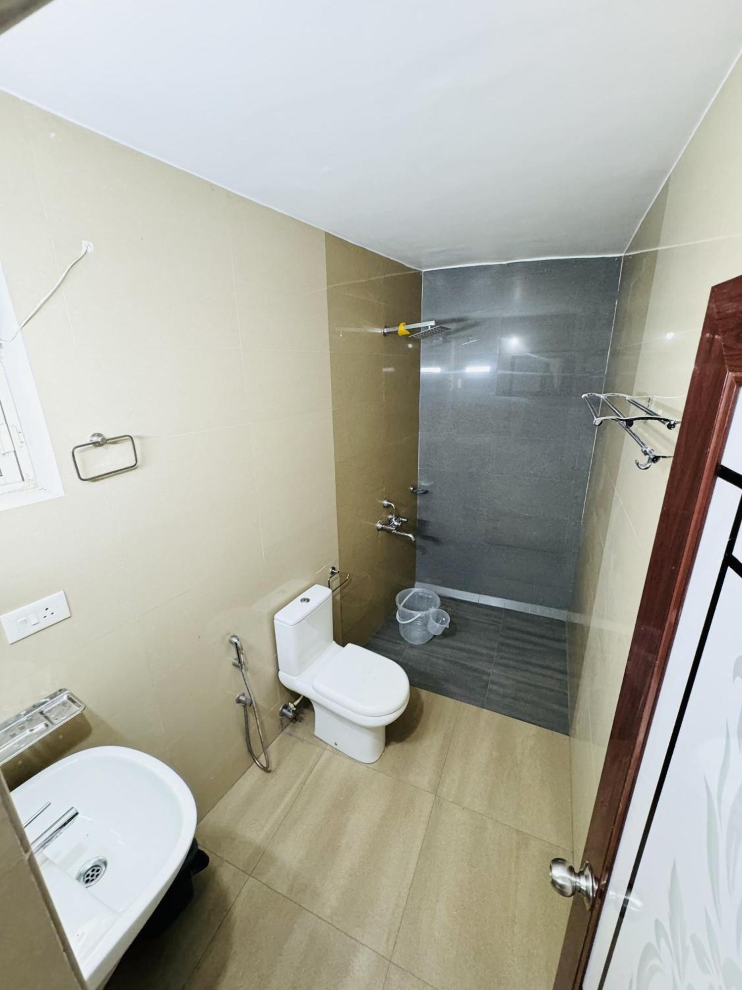 Royal International Hotel Trippapur Zewnętrze zdjęcie